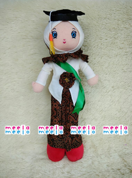 Meela Meelo Boneka Muslimah Wisuda1
