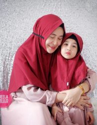 Hijab Couple Mom and Kids in Red